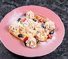 Венские вафли с ягодами