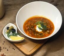 Мясная солянка со сметаной