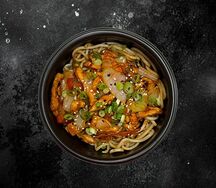 Курица с овощами в сладко-остром соусе