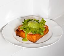 Французский тост с цыпленком и песто