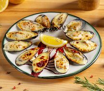 Мидии, запечённые с соусом Блю чиз