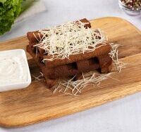 Гренки с чесночным соусом