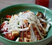 Салат Цезарь с курицей