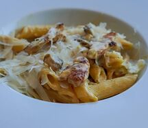 Паста с курицей и грибами
