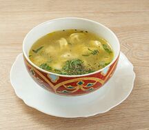 Пельмени с бульоном