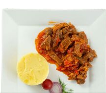 Гуляш из говядины с пюре