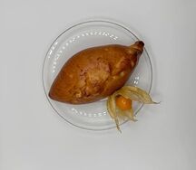 Набор пирожков с клубникой и яблоками