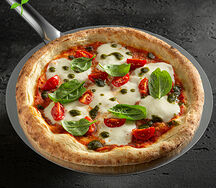 Пицца c моцареллой Буффало и песто