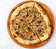 Пицца с грибным кремом и трюфелем