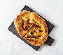 Фокачча с розмарином и вялеными томатами