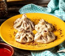 Хинкали с мясом и зеленью
