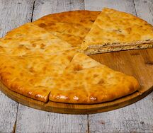Осетинский пирог с куриной грудкой и грибами