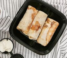 Блинчики с мясом и сметанным соусом