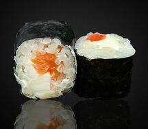 Ролл с лососем и сыром