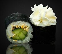 Ролл с огурцом и сыром