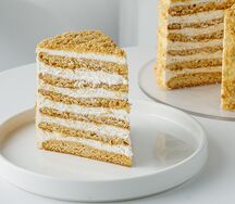 Торт Медовик с клюквой