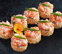Ролл с лососем и креветкой