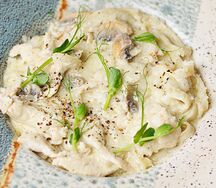 Паста с курицей и грибами