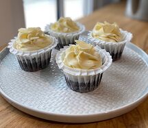 Шоколадный капкейк с карамелью