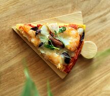 Кусочек пиццы с морепродуктами
