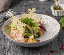 Салат Цезарь с курицей