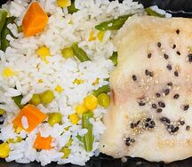 Рыба запеченная с кунжутом и рисом по-мексикански