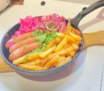 Сковородка с охотничьими колбасками