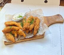 Стрипсы из курицы и свинины с соусом тартар