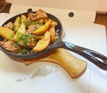 Сковородка с мясом и картофелем
