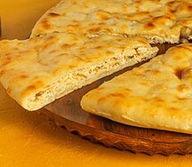 Пирог с курицей, грибами и сыром