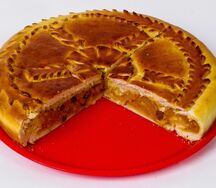 Четверть пирога с капустой и грибами