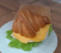 Сэндвич-круассан Курица