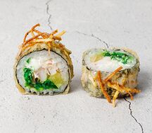 Теплый ролл с чуккой и креветкой