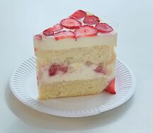 Клубничный торт (кусочек)