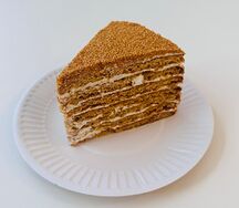 Торт Медовый (кусочек)
