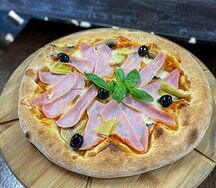 Пицца с копченой курочкой и грибами