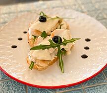 Брускетта с курочкой гриль