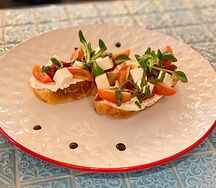 Брускетта с сыром фета