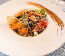 Теплый салат с семгой