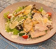 Салат Цезарь с курицей