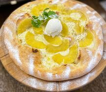 Сладкая пицца с маскарпоне и ананасом