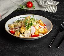 Салат Цезарь с креветками