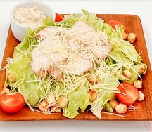 Салат Цезарь с курицей