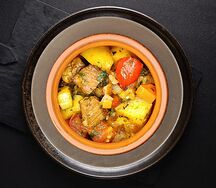 Свинина в горшочке с овощами