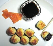 Запеченный ролл с лососем