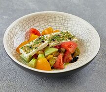 Греческий салат с печеным перцем