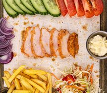 Шаурма на тарелке с картофелем фри и курицей