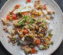 Тайский рис с цыпленком и кунжутом