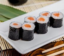 Сяки маки с подкопченным лососем