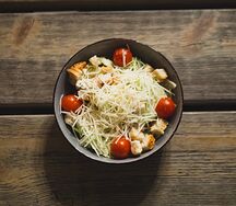 Салат Цезарь с куриным филе